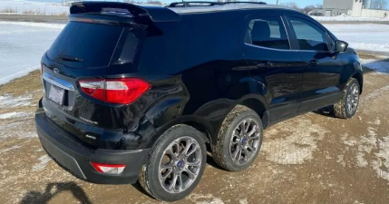 奇怪的6轮福特EcoSport突然出售